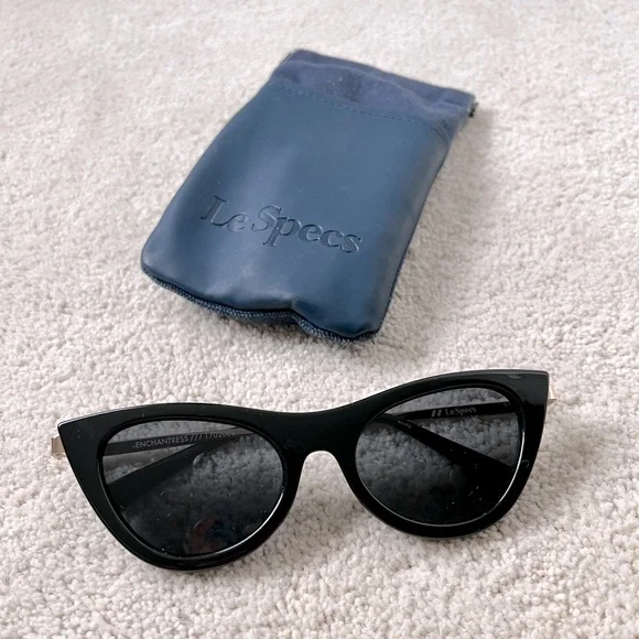 Le Specs Enchantress black Sunglasses Accessories Le Specs Sunglasses | Enchantress Black | Bazics CY - BAZICS CY main image 2